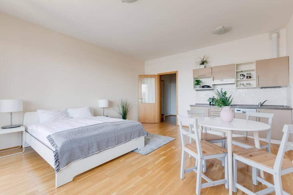 Jt'S Apartments Korunni Str. Prag Dış mekan fotoğraf