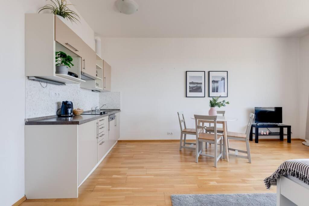 Jt'S Apartments Korunni Str. Prag Dış mekan fotoğraf