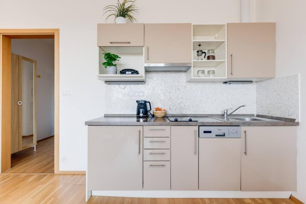 Jt'S Apartments Korunni Str. Prag Dış mekan fotoğraf