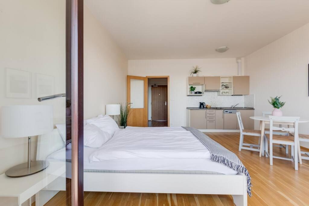 Jt'S Apartments Korunni Str. Prag Dış mekan fotoğraf