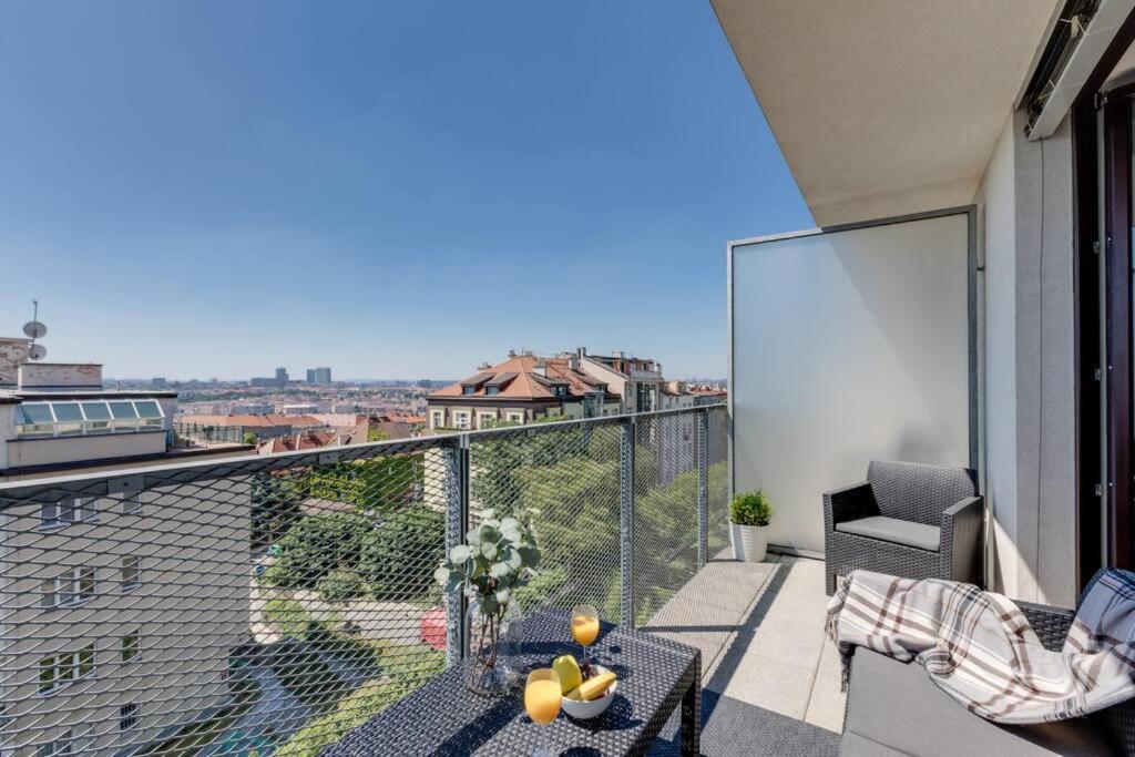 Jt'S Apartments Korunni Str. Prag Dış mekan fotoğraf